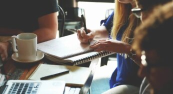 O que é brainstorming? Como fazer em 4 passos práticos