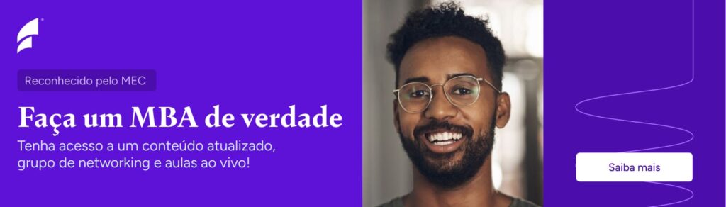 Homem sorridente promovendo MBA reconhecido pelo MEC