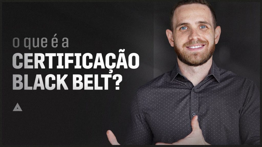 Garoto propaganda mostrando black belt